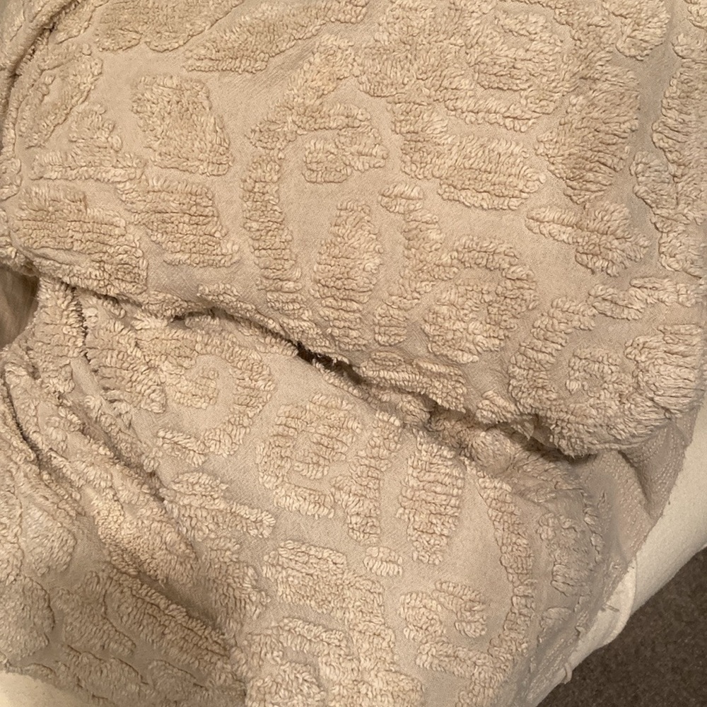 Bella Notte Linens. Queen bedspread and small matching throw pillow.